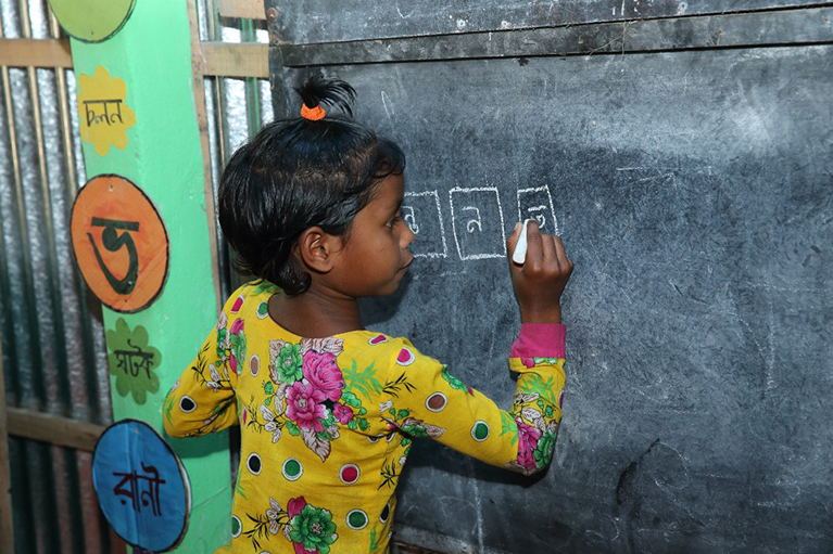 Schools alone can’t teach children to read