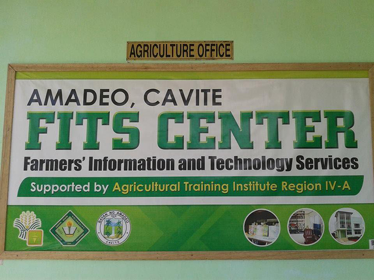 How are farmers in the Philippines embracing online learning?