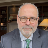 Steve Carey headshot